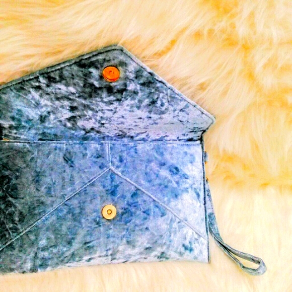 (NEW)! Soft! Baby Blue Crush Velvet Clutch! - Picture 2 of 8
